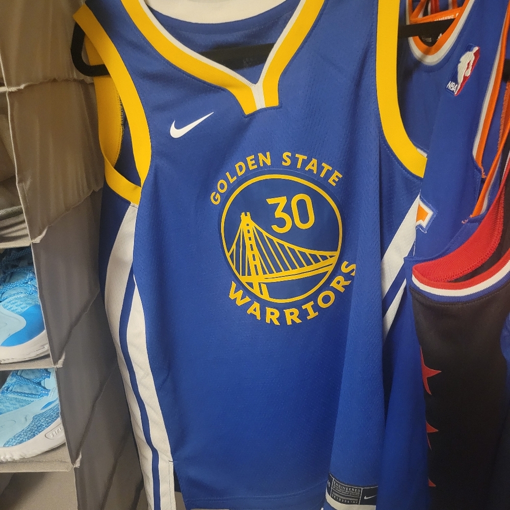 Curry jersey size small